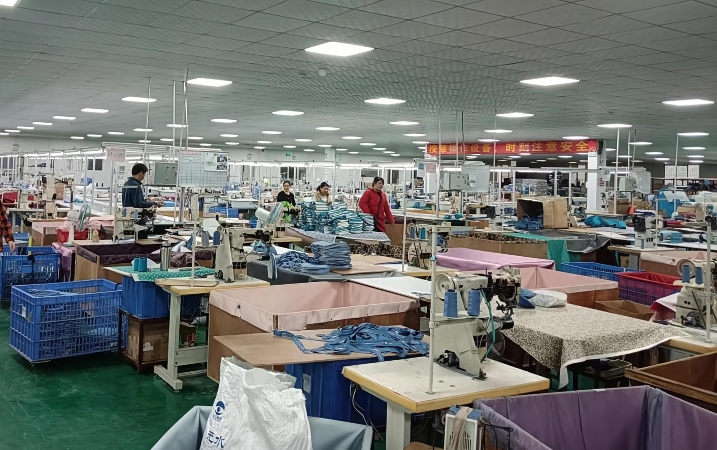 Clean factory environment for beauty bag manufacturing